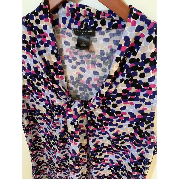 ANN TAYLOR Womens Size XS Sleeveless Blouse Top Gathered Bust Polka Dot - Image 4