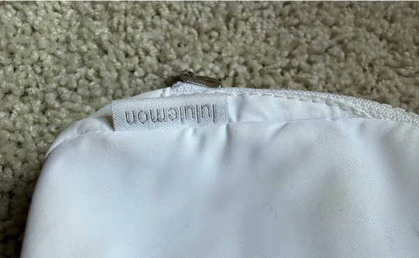 White Belt Bag Lululemon Everywhere 1L - Image 2