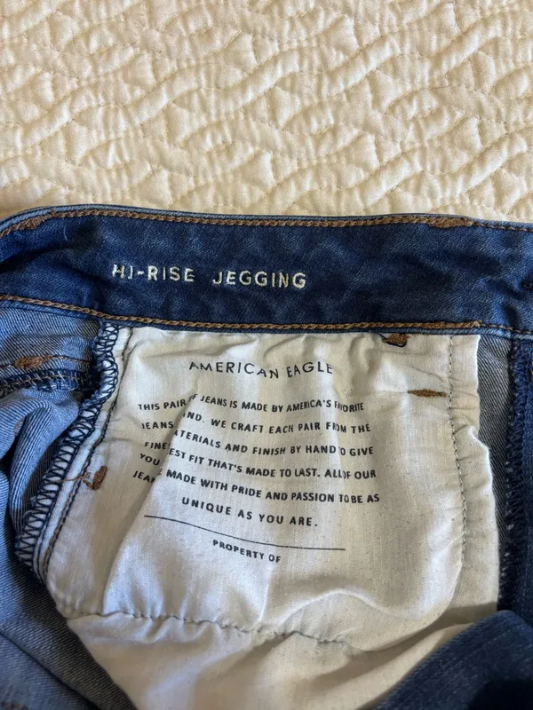 American Eagle Jeans - Image 5
