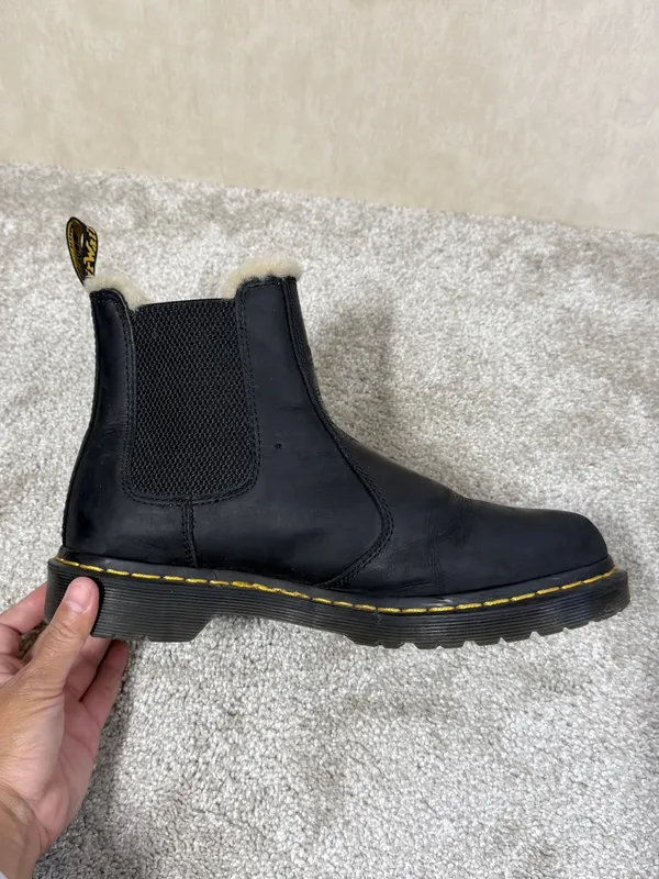 Dr. Martens Women’s 2976 Leonore Faux Fur Lined Chelsea Boots Leather in Black 9 - Image 7