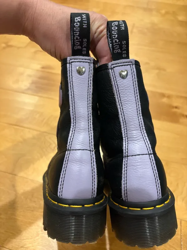 Dr.Martens 1460 ZIP HEART VIRGINIA SATIN LUX LACE UP BOOTS black sz 7 - Image 6