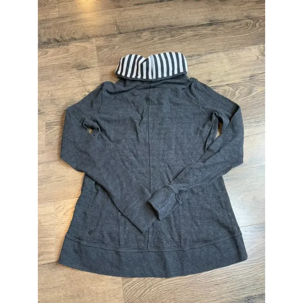 Lululemon In A‎ Cinch Long Sleeve Heathered Reversible mock neck sweatshirt sz 6 - Image 6