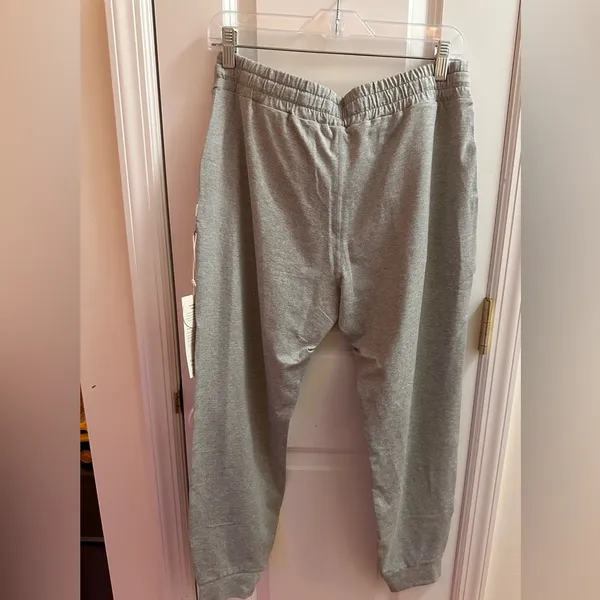SOLD!!! VUORI PERFORMANCE JOGGERS, PALE GREY, M - Image 2