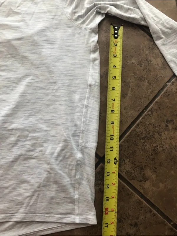 Lululemon🤍🩶”Back in Action” top in a 3 color space Dye ice Grey Alpine Pattern - Image 4
