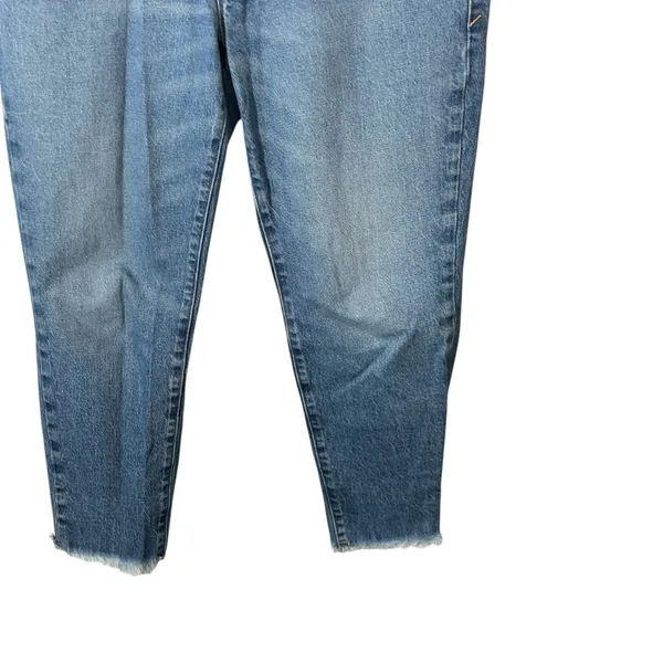 Good American Good Girlfriend Jeans 27 Cropped Raw Hem Medium Wash - Image 7