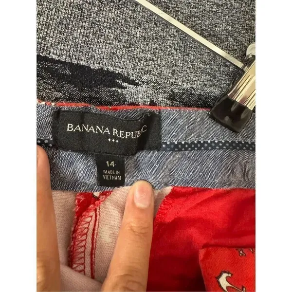 Banana republic red shorts - Image 3