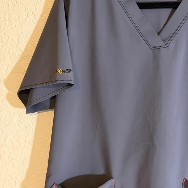 Carhartt Scrub Top Womens L Gray V-Neck Short Sleeve Force Pocket‎ Medical - Image 4