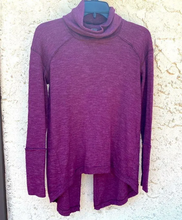 Free People Purple Size small flyaway split back turtleneck longsleeve raglan - Image 4