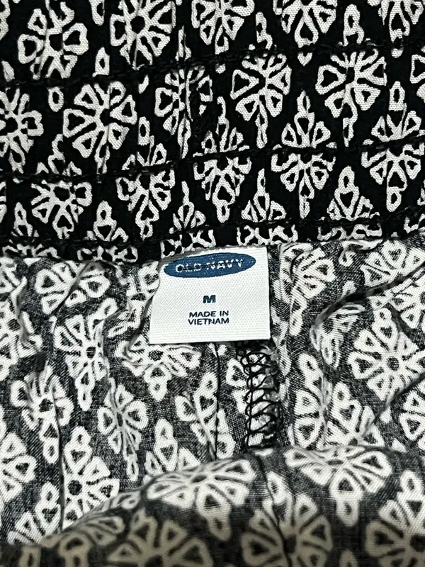Old Navy Black and White‎  Shorts - Image 5