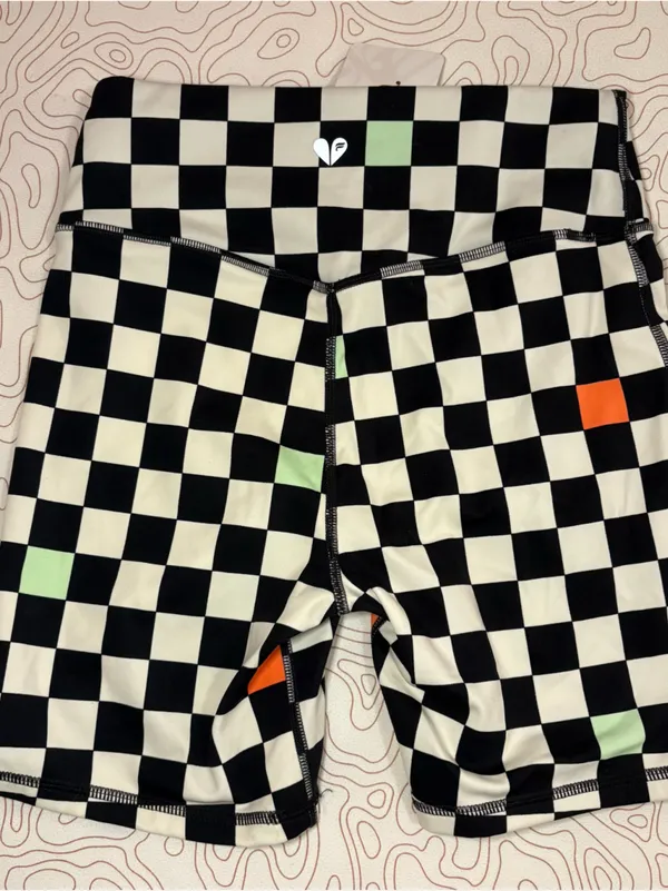 Fabletics Motion365 Checkered 6” Biker Shorts Size Small - Image 5