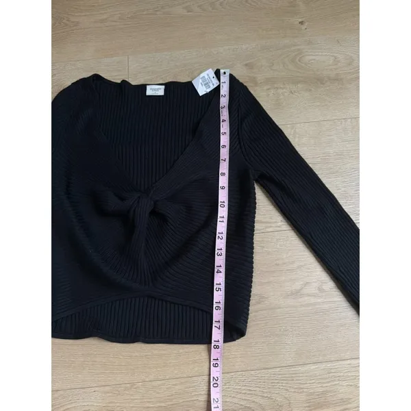 NWT Abercrombie & Fitch black ribbed twist-front cropped sweater stretch size S - Image 4