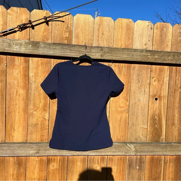 FIGS Catarina One-Pocket V-neck Short Sleeve Scrub‎ Top navy size XXS nursing - Image 7
