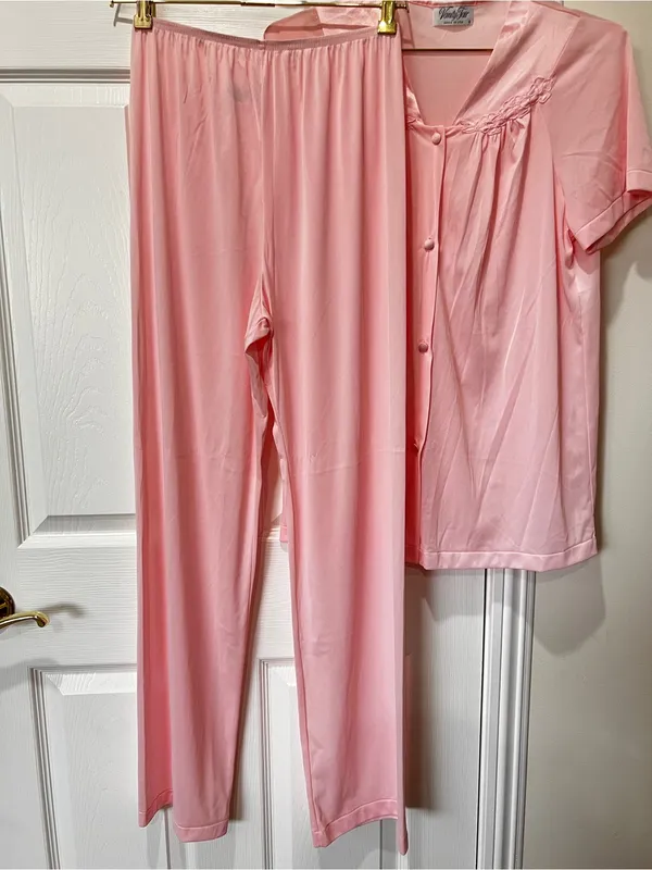 Vintage Vanity Fair Pajama Set Pink Size Small Top And Bottom Nylon - Image 4