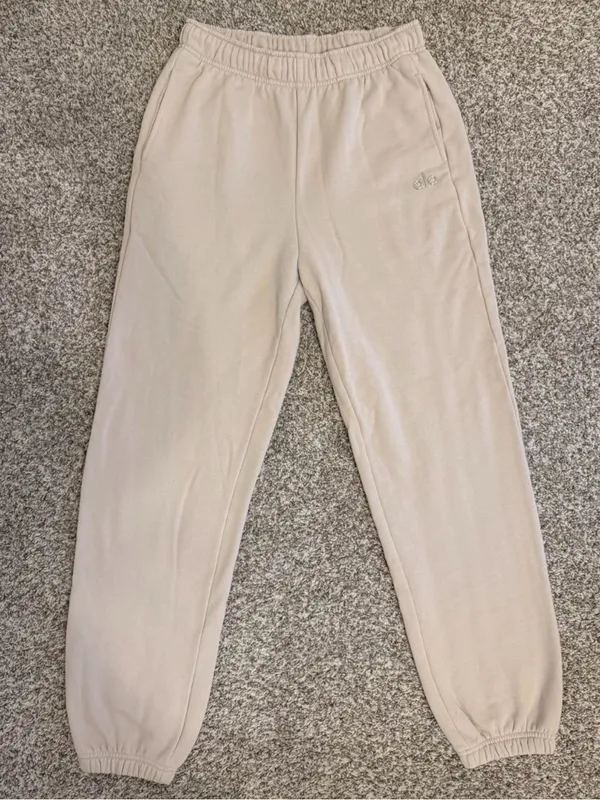 ALO Yoga Joggers - Image 3