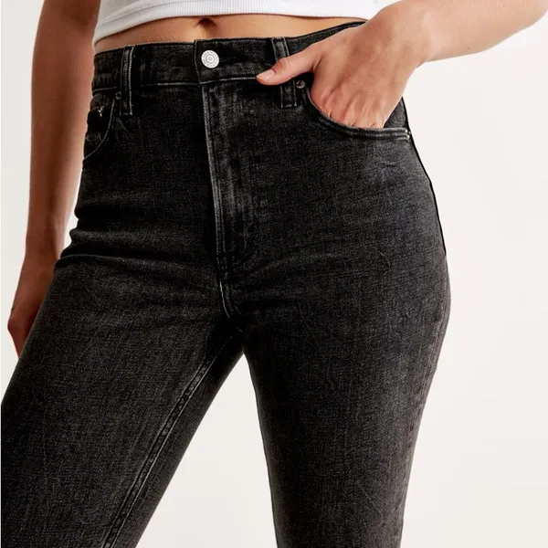 Abercrombie The Mom Jeans High Rise Black Wash - Image 2