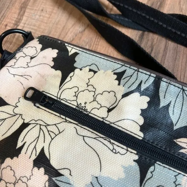 ‎Sakroots crossbody purse - Image 3
