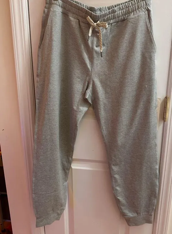 SOLD!!! VUORI PERFORMANCE JOGGERS, PALE GREY, M - Image 3