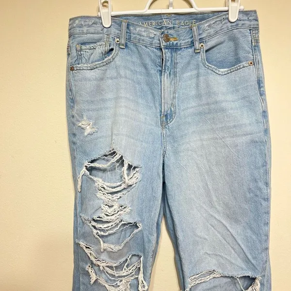 American Eagle Light Wash Mom Straight Jeans Distressed 8 Women - Image 2