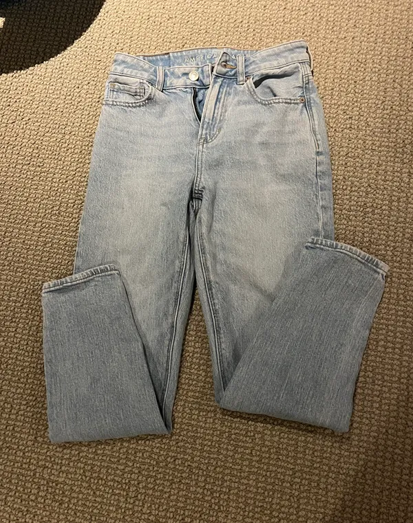 American Eagle Lightwash Jeans - Image 2