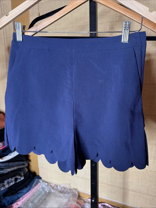 H&M Navy Scalloped High-Waist Shorts Size 6 Side Zip Pockets Like New - Image 3
