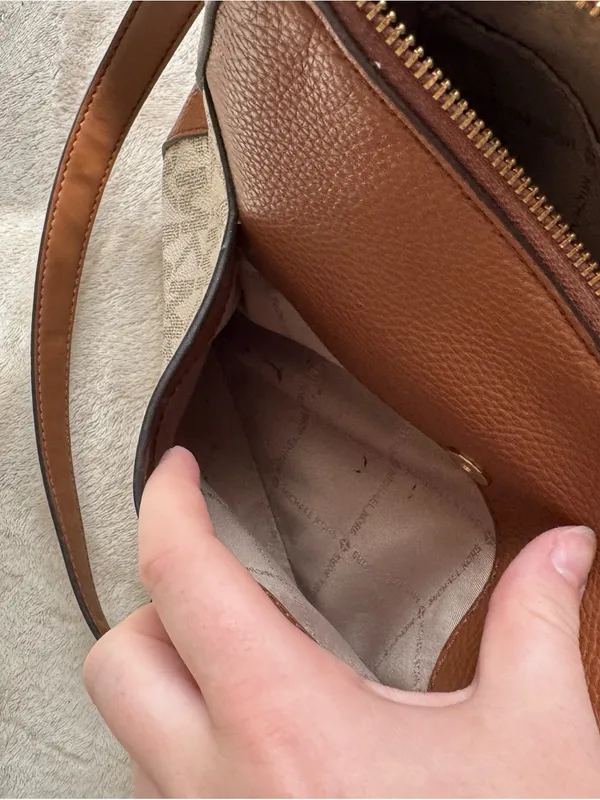 Michael Kors Tan and Cream Logo Crossbody Bag - Image 6