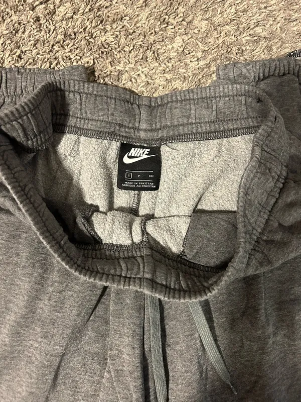 Nike Women’s Sweatpants - Image 3