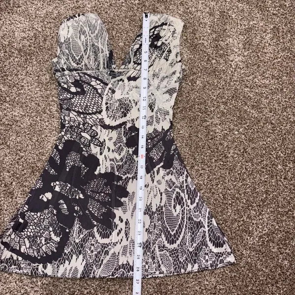 Daytrip black & white lace print shirt Medium - Image 4