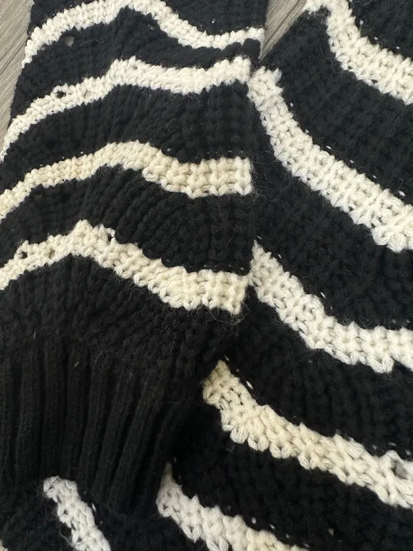 Jessica Simpson Black White Wavy Knit Sweater Chic Statement Hem Size S - Image 8