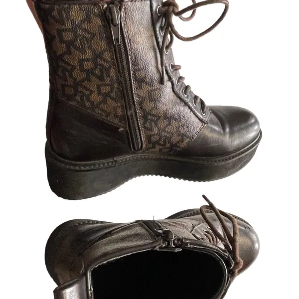 DKNY Women's‎ Size 7.5 M Roselyn Brown Monogram Print Lace Up Combat Boots - Image 8