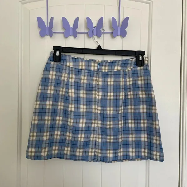 Zaful women’s plaid‎ miniskirt — large (size 8) - Image 2