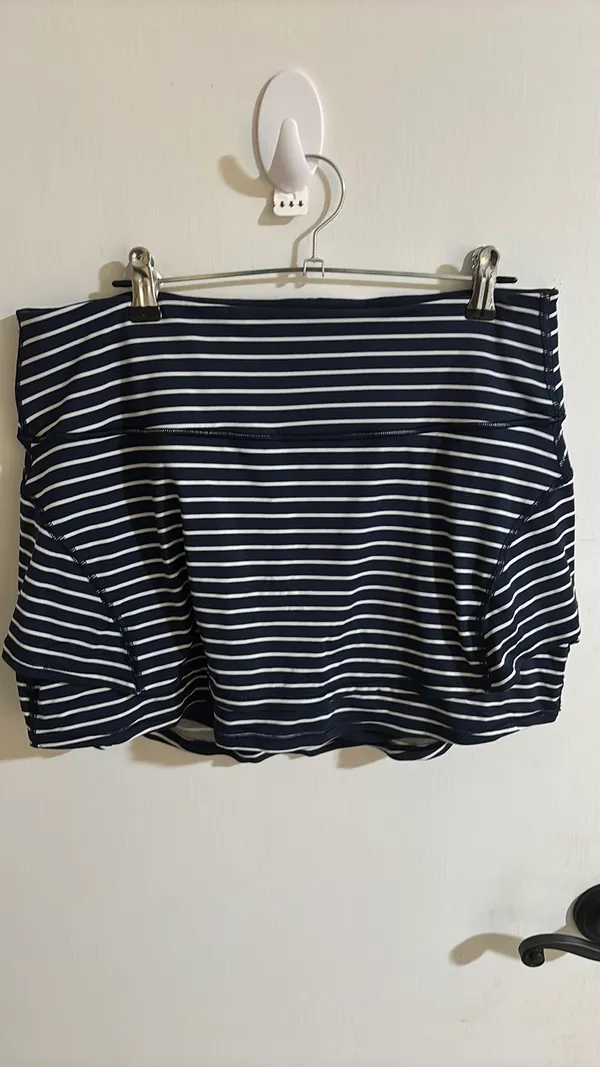 Athleta navy and white tennis skirt - Image 2