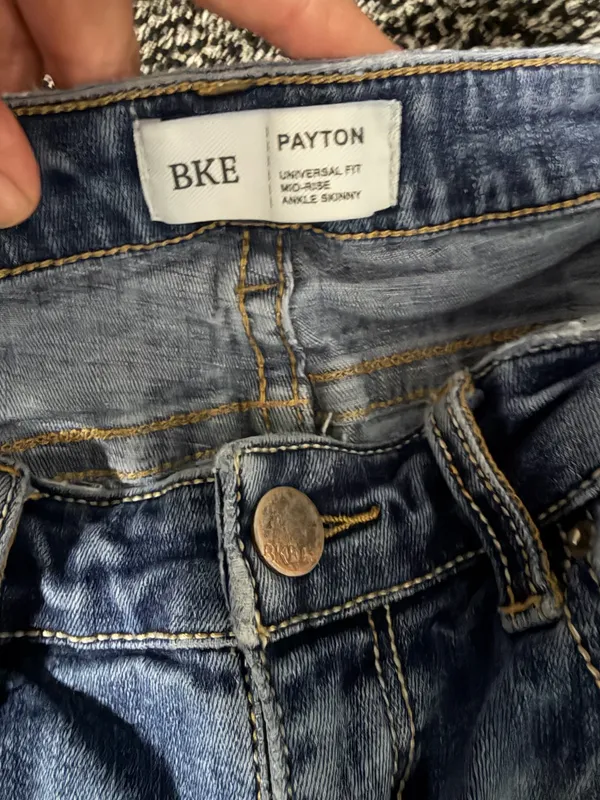 BKE Payton Skinny Stretch Mid rise Universal Fit Whiskered Rough Hem Ankle Jeans 31. - Image 4