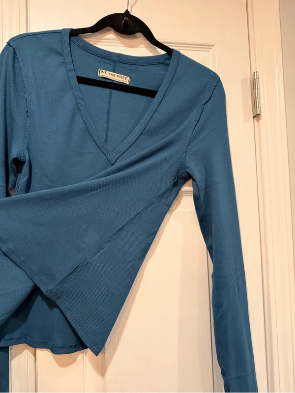 NWOT We The Free Size L Free People Ribbed V-Neck Long Sleeve Fitted Top Raw Hem - Image 5