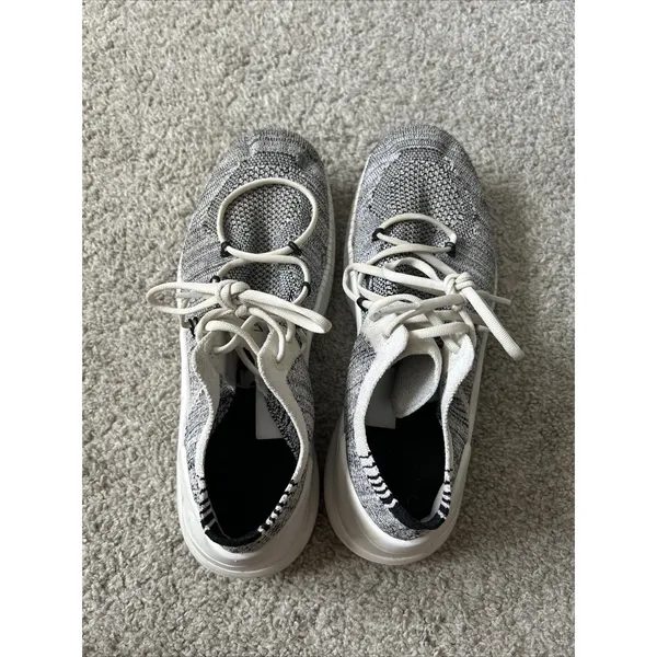 2018 Nike TR‎ Flyknit White/Black Training Shoes 942887-101 Women 8 - Image 3