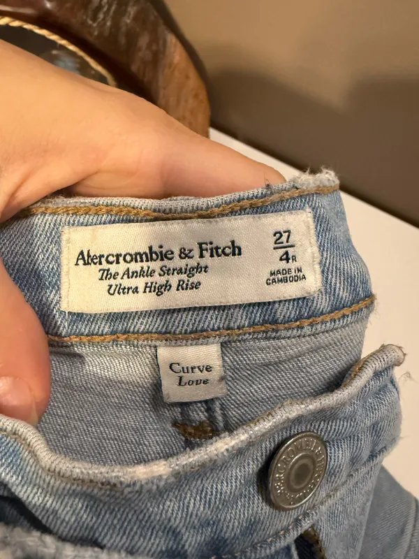 Abercrombie High-Rise Jeans - Image 4