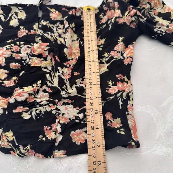 Free People Size-L/G Top Hilary‎ Printed Floral Cropped Black - Image 9