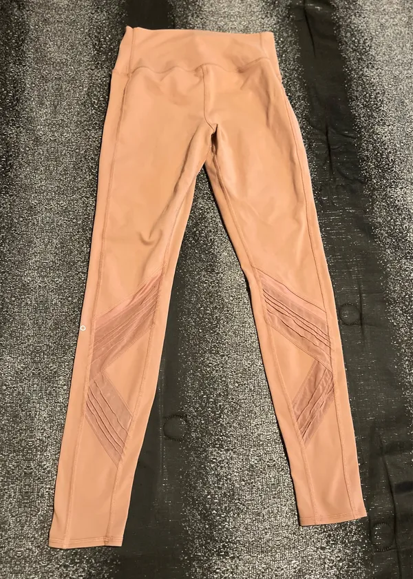 Womens medium Alo Yoga Ultimate High Waist Leggings- rosewater - Image 2