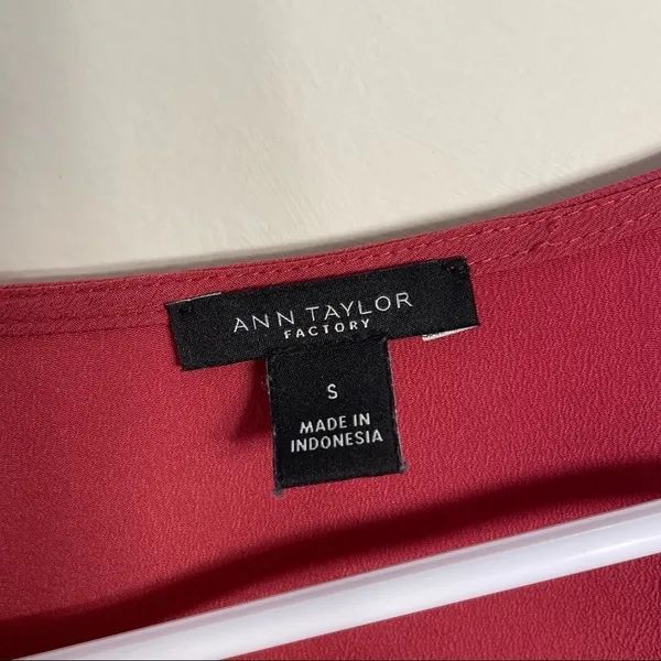 Ann Taylor deep coral vneck blouse long sleeves business casual women’s‎ top - Image 3