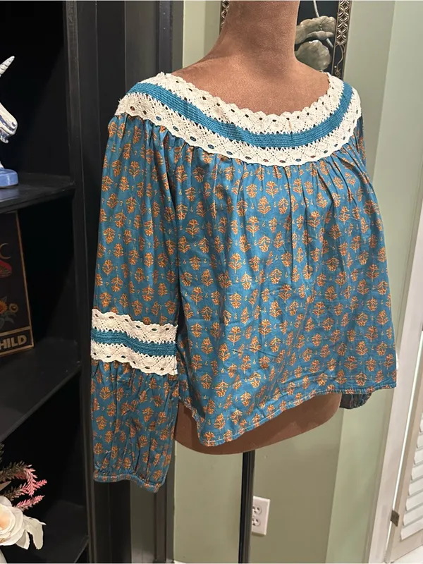 Luna Moon Floral Boho Peasant Crop Top – Size Medium – NWT - Image 3