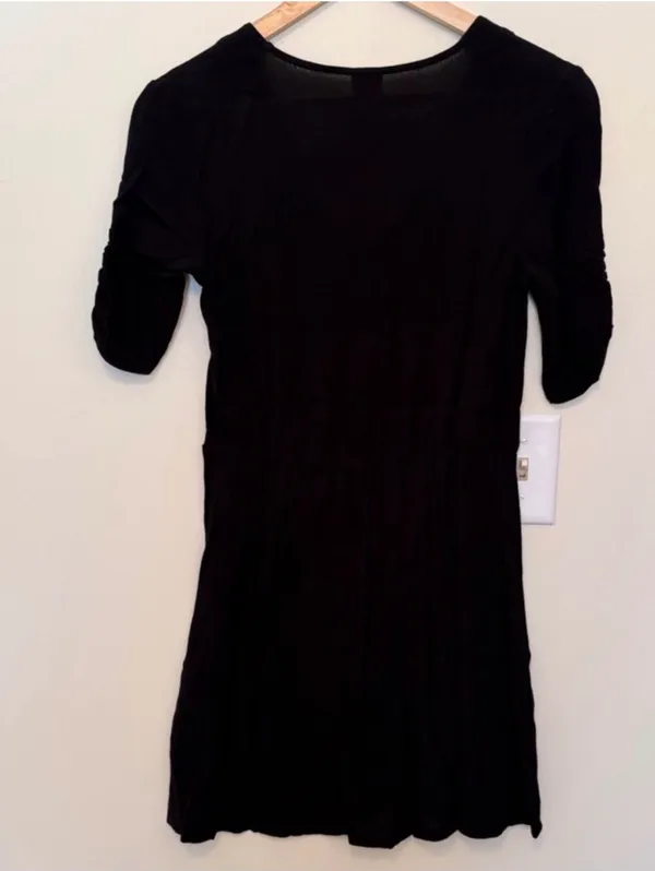H&M black ruched short sleeve v neck midi dress - Image 6