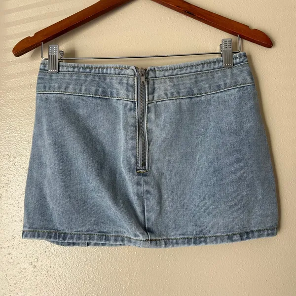 PrettyLittleThing Y2K Denim Buckle Micro Mini Skirt US Size 4 - Image 5