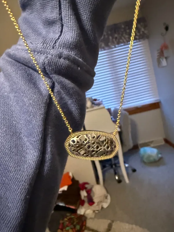 Sliver and gold Kendra Scott necklace - Image 3