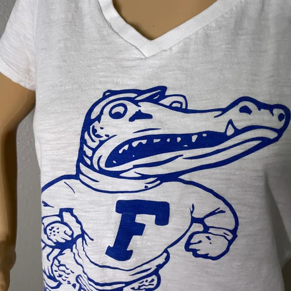 Pressbox UF Gators Blue and White V-neck Tshirt Size Medium - Image 3
