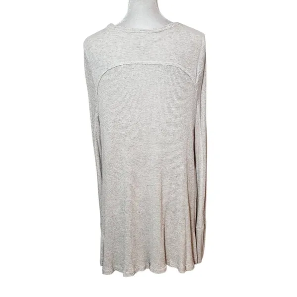 Free People We the Free Oatmeal Distressed Long Sleeve Scoop Neck Top Size Medium - Image 2