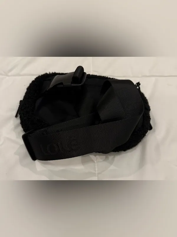 Lolë Unisex Sherpa Fleece Belt Bag Crossbody Fanny Pack Black OS - Image 2