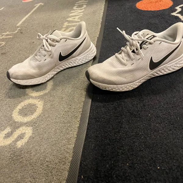 White Nike women’s shoe - Image 3