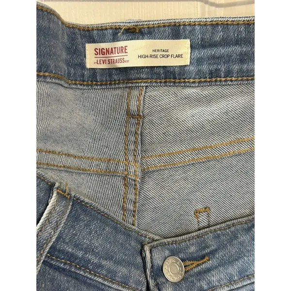 NEW W/tags Signature by Levi Strauss & Co. Women's Crop Flare Zip Fly Size 20 - Image 3