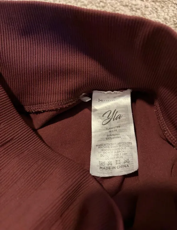 YoungLA Women’s Sculpt Seamless Shorts Burgundy Size Medium EUC - Image 3