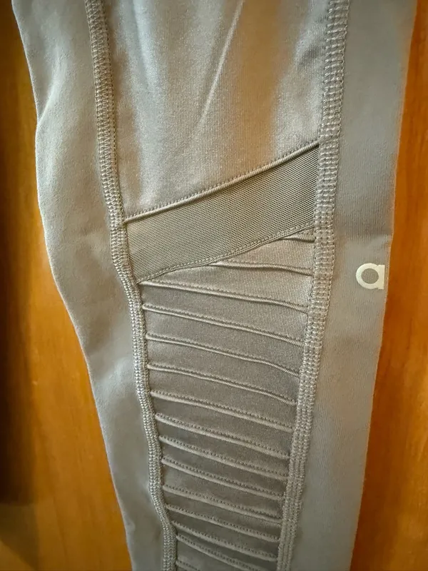 Alo Yoga High-Waist Moto Legging Pin-tucked Panel Purple Dusk Leggings NWT Small - Image 13