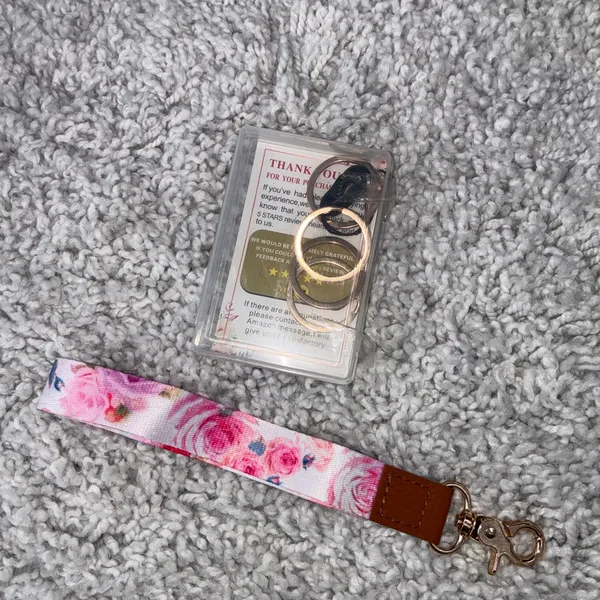 BRAND NEW Floral Strap Keychain NWT - Image 2